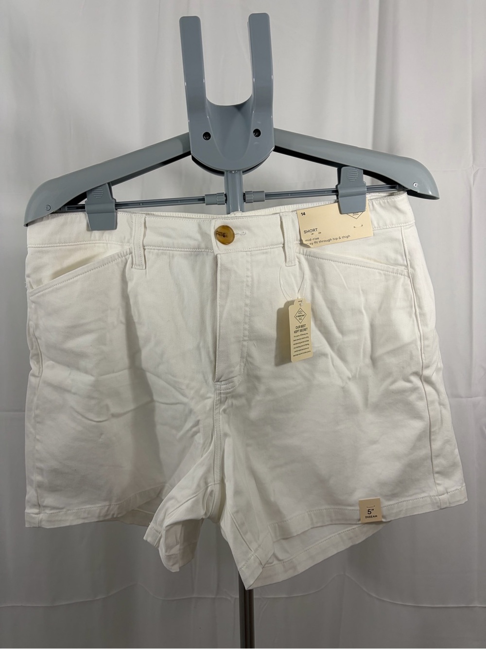 NWT St. John's Bay Women’s Size 14 White Mid-Rise Shorts 5 in Short